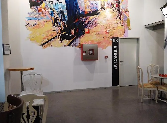 올 아이언 호스텔 *