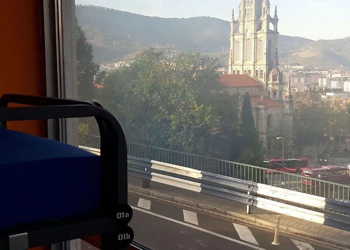 올 아이언 호스텔 *